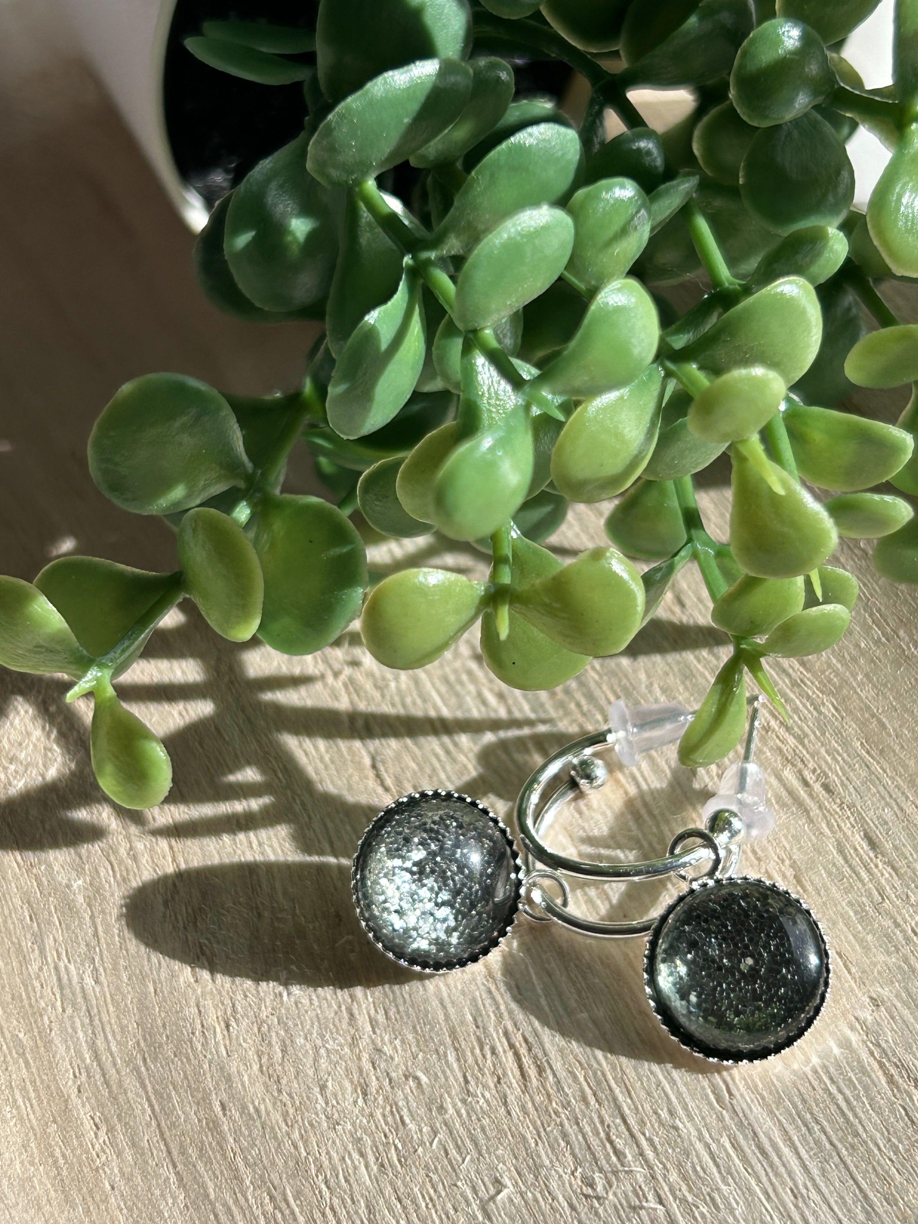 Grey-green dangling - Momona Gifts & Decorations